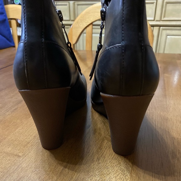 UGG Dark Brown Leather Boots Meredith Lodge Wedge Booties Zip Sides 8 - Picture 6 of 12